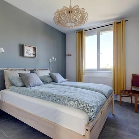 L'amphithéâtre Des Volcans - Vue Puy De Dôme *