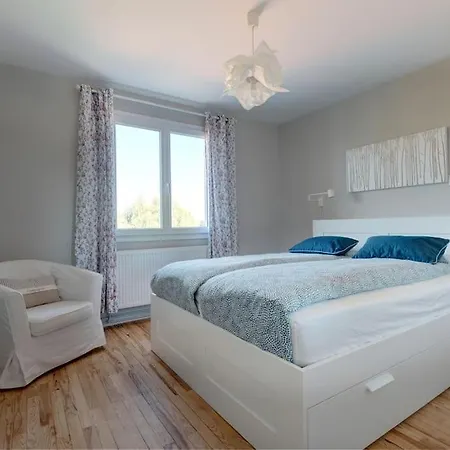 L'amphithéâtre Des Volcans - Vue Puy De Dôme