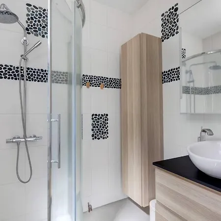 L'amphithéâtre Des Volcans - Vue Puy De Dôme *