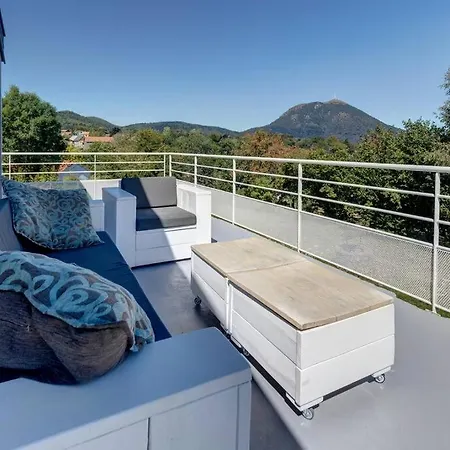 L'amphithéâtre Des Volcans - Vue Puy De Dôme *